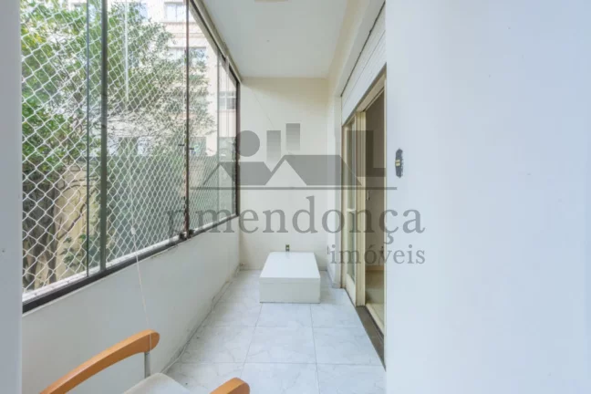Imagem Apartamento em prédio charmoso dos anos 50 em Higienópolis, 118m²