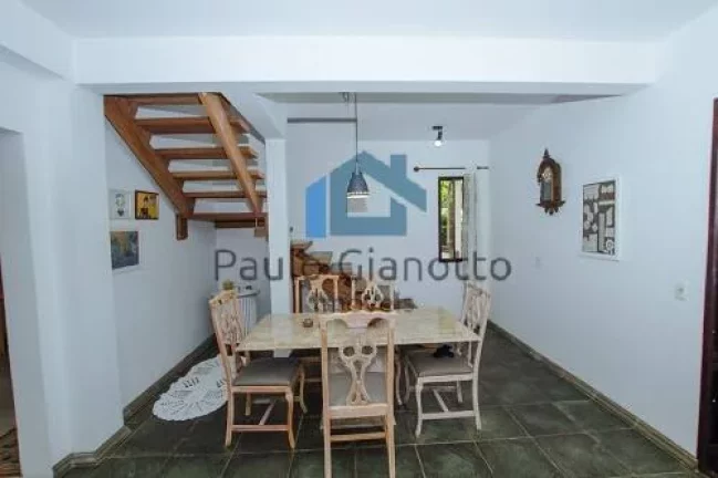 Imagem Casa estilo chácara c/ galpão próxima ao Centro de Cotia