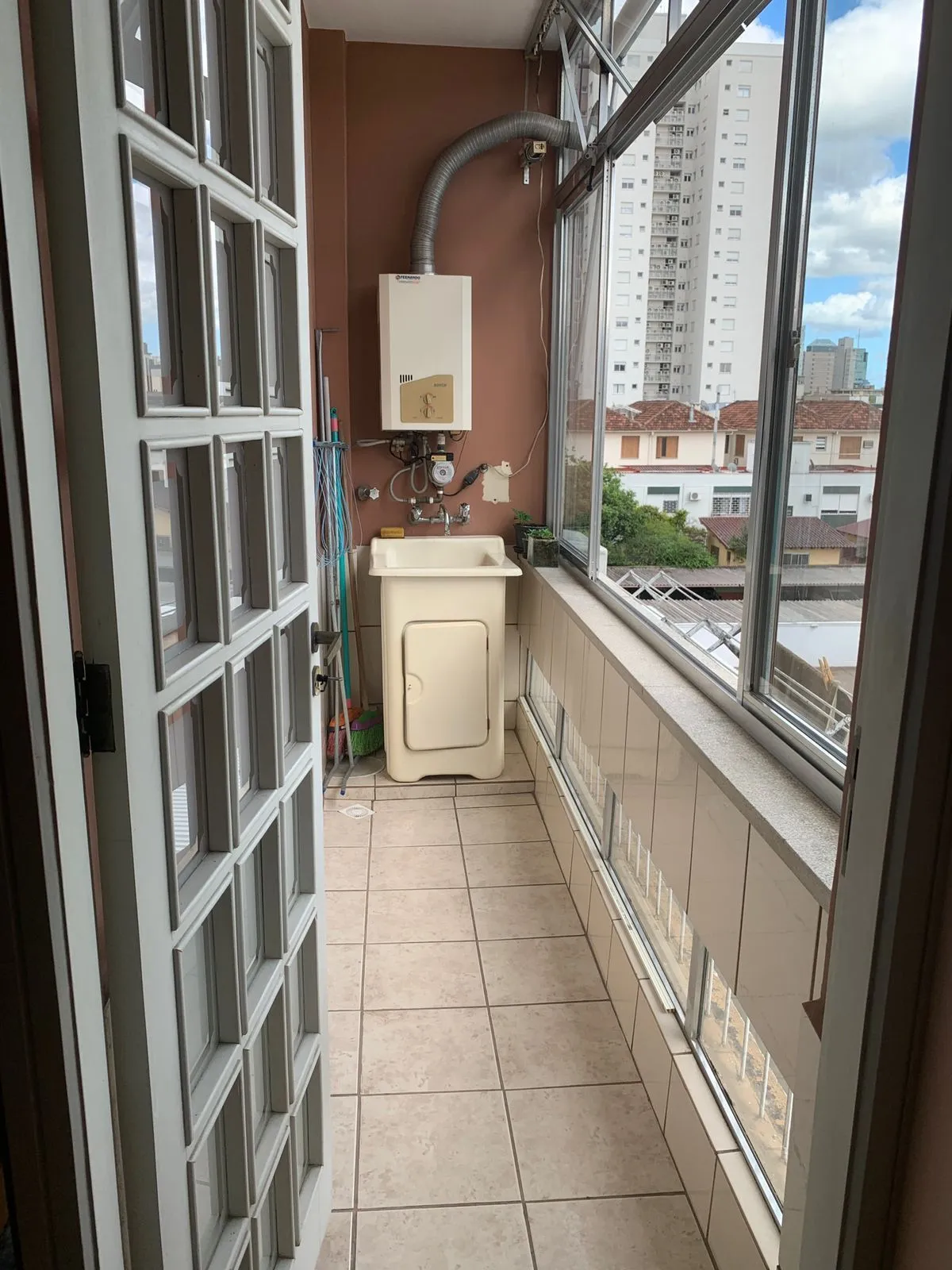 Imagem Apartamento 3 dormitórios com 2 banheiros e garagem no Menino Deus