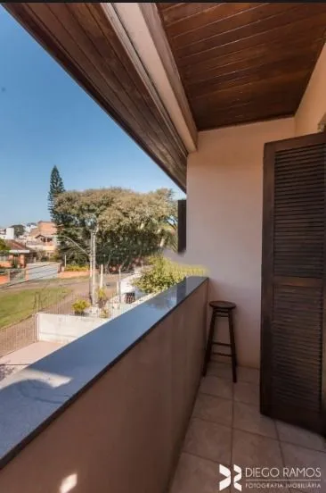 Imagem Casa para Venda - 190m², 4 dormitórios, sendo 1 suites, 2 vagas - Partenon