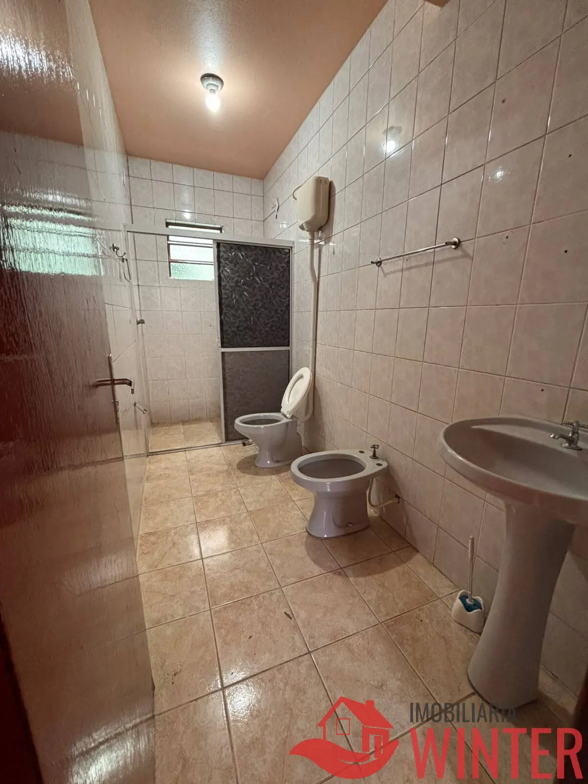 Imagem Casa ampla com 2 Dormitórios, garagem coberta para 3 carros - Matiel
