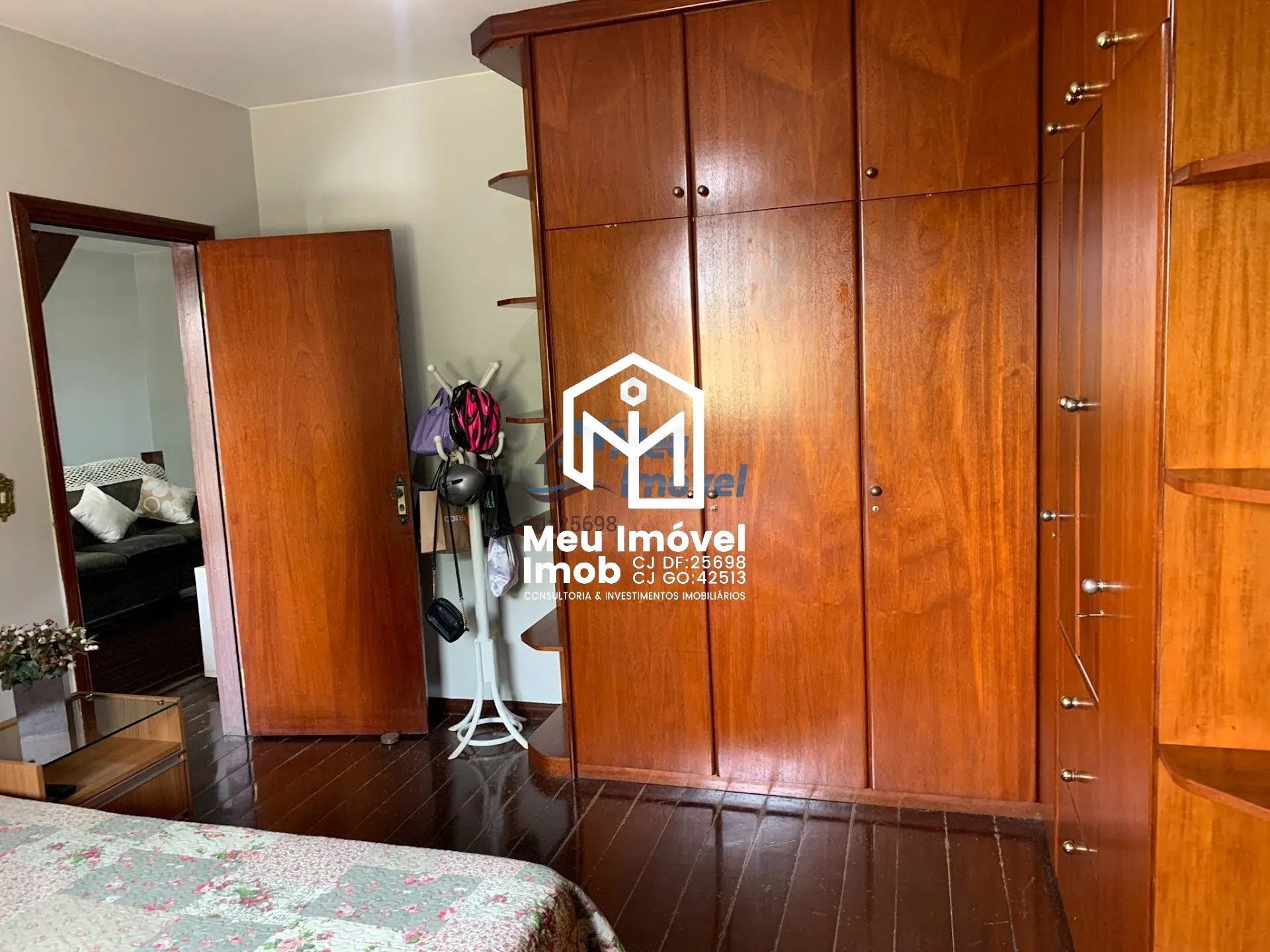 Imagem Casa Sobrado 5 Quartos 5 Suítes 2 Vagas 400m² Reformado