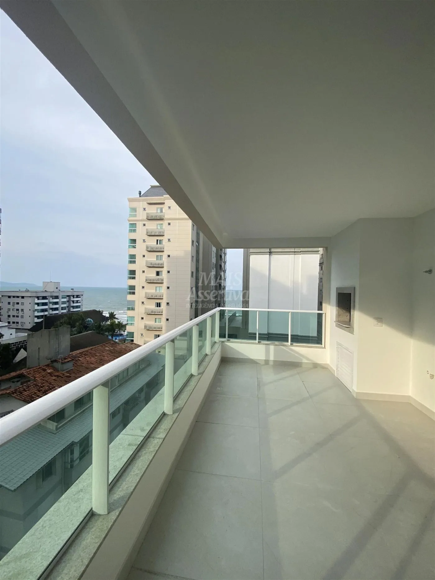 Imagem Excelente Apartamento com 03 Suítes para Venda em Itapema Meia Praia