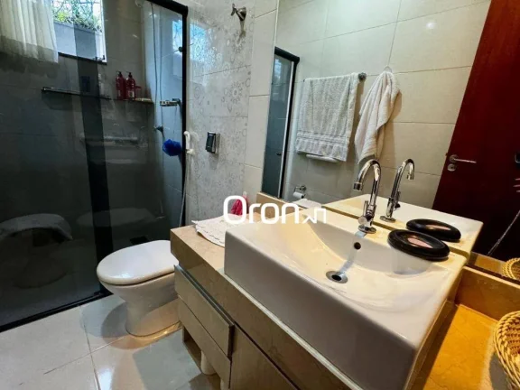 Imagem Casa com 3 dormitórios à venda, 236 m² por R$ 950.000,00 - Setor Faiçalville - Goiânia/GO