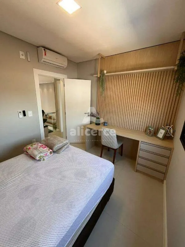 Imagem Casa Alto Padrão à Venda - 3 Dormitórios I 1 Suíte I 200m da Praia I Mobiliada - na Pinheira, Palhoça -S.C.