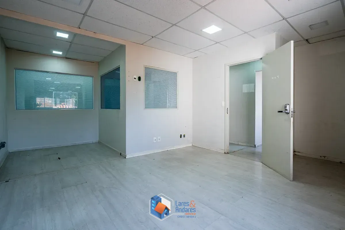 Imagem Casa comercial para venda em Cambuci, 619m²