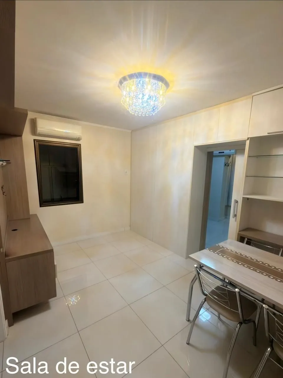 Imagem Apartamento de 2 quartos, suíte e 1 vaga de garagem no bairro Menino Deus em POA