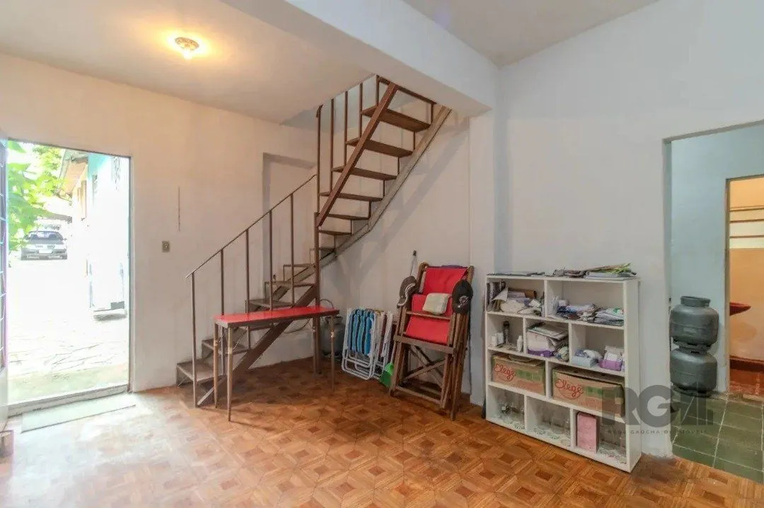 Imagem Casa para Venda - 251m², 5 dormitórios, 3 vagas - Nonoai
