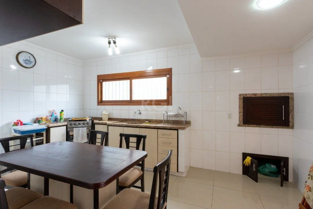 Imagem Casa para Venda - 247m², 3 dormitórios, sendo 1 suites, 4 vagas - Vila Nova