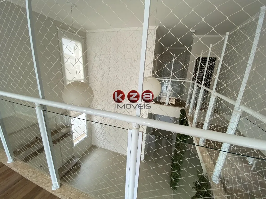 Imagem Lindo imóvel à venda em Valinhos-SP: Casa com 3 quartos, 3 suítes, 2 salas, 5 banheiros, 4 vagas de garagem e 259,29m² de área.