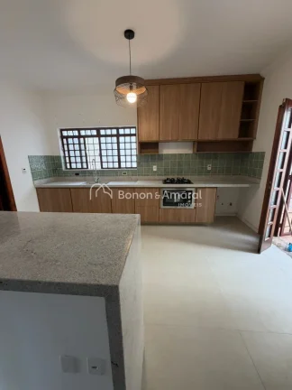 Imagem Ampla e confortável, esta excelente residência conta com 298m² de área construída, oferecendo e...