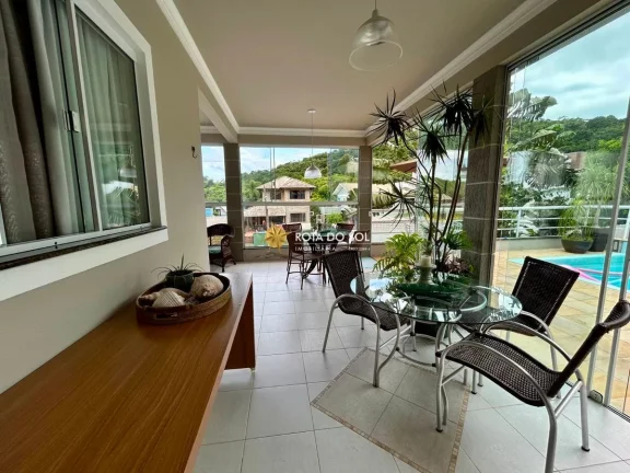 Imagem Casa com piscina 5 quartos à venda Praia Bombinhas SC