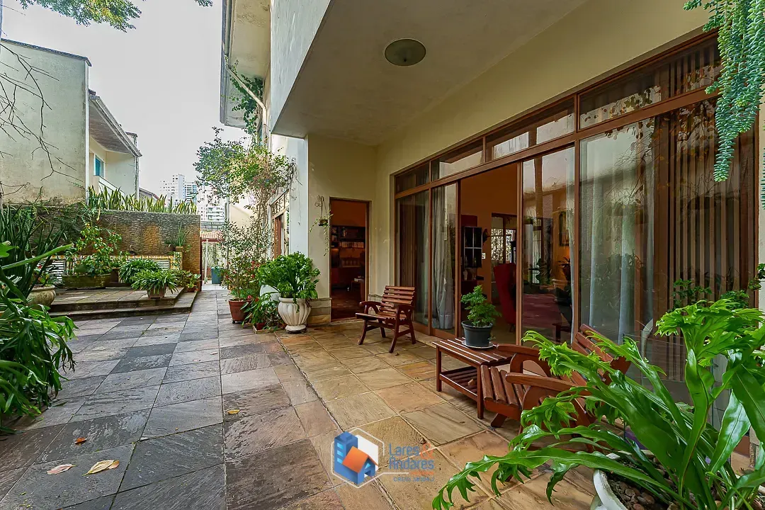 Imagem Casa para venda em Pacaembu com 3 quartos, sendo 1 suíte, 320m²