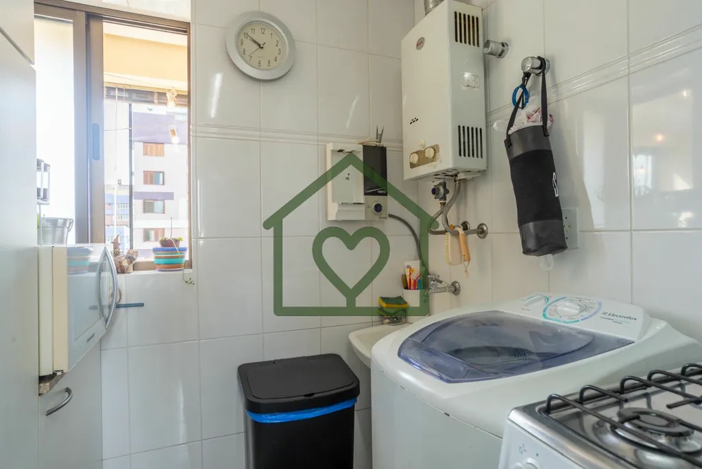 Imagem Excelente apartamento no bairro Menino Deus com 2 dormitórios, sendo 1 suíte. Possui living para 2...
