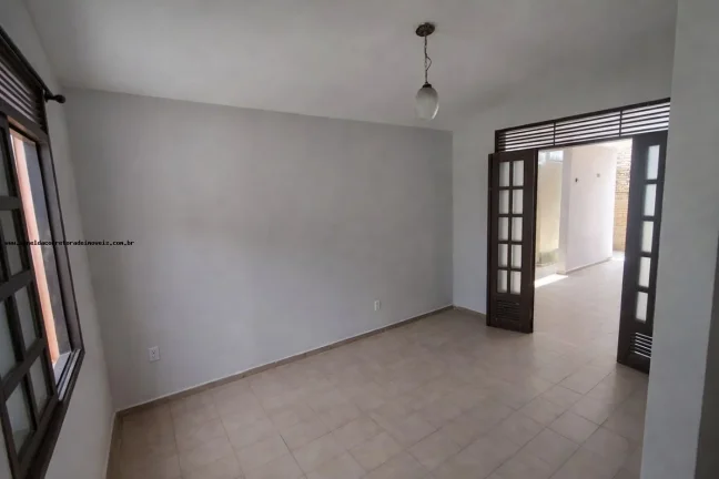 Imagem Casa para Venda em Natal, Pitimbu, 4 dormitórios, 1 suíte, 2 banheiros, 3 vagas