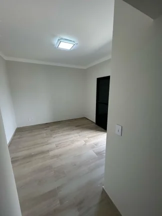 Imagem Imóvel de luxo no Jardim Astro em Sorocaba-SP: Casa em condomínio com 4 quartos, 1 suite, 2 salas, 4 banheiros e 4 vagas.