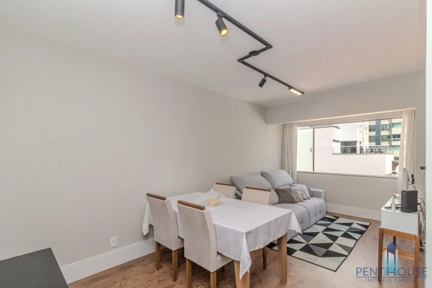 Imagem Apartamento Zona Central para Venda em Balneário Camboriú, CENTRO, 2 dormitórios, 1 suíte, 2 banheiros, 1 vaga