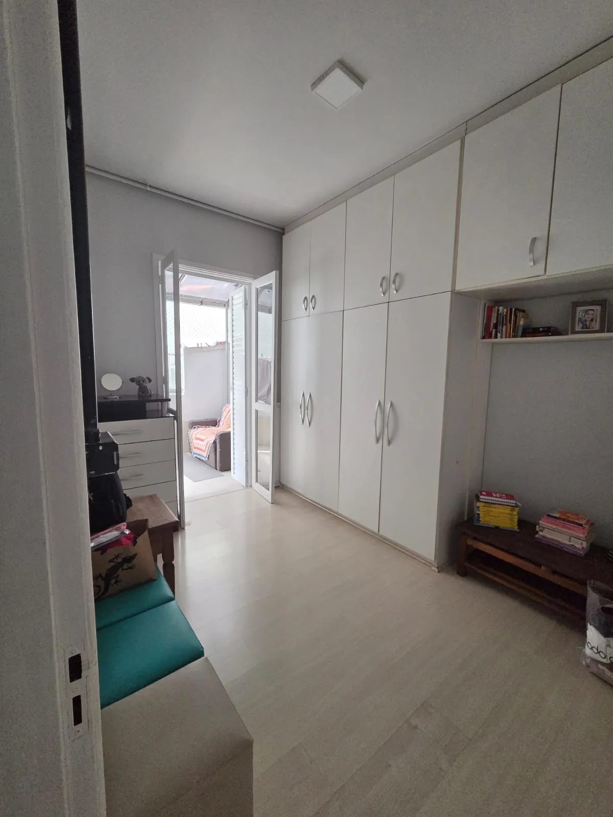 Imagem Apartamento com 02 Quartos e 01 Banheiro no Bairro Petrópolis em Porto Alegre