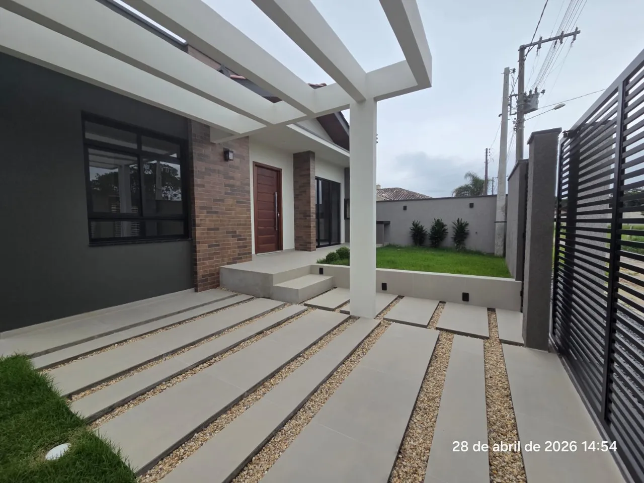 Foto do imóvel Casa de esquina em construção, com projeto moderno e excelente padrão de acabamento. São 3 dormi...