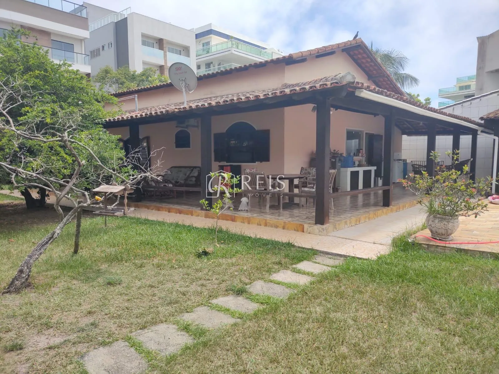 Imagem Casa para Venda em Rio das Ostras, Costazul, 5 dormitórios, 1 suíte, 3 banheiros, 4 vagas