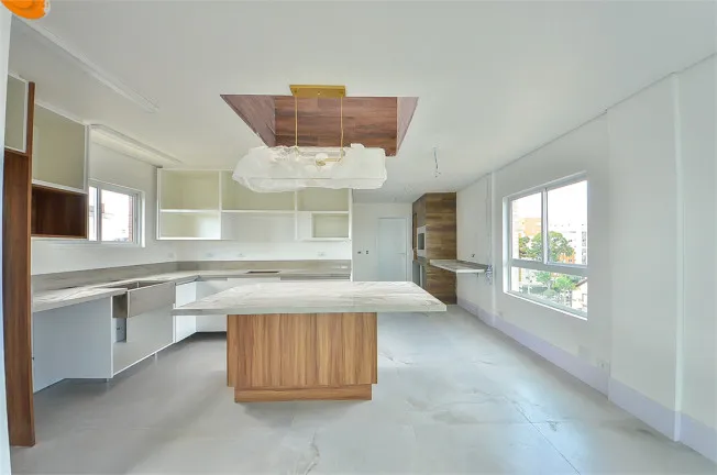 Imagem Cobertura com 4 Quartos à Venda, 225 m² em Água Verde - Curitiba