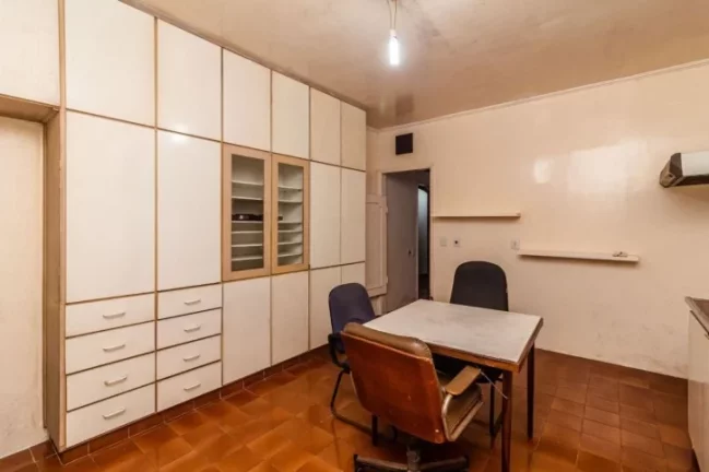 Imagem Sobrado no alto do Morro Santa Terezinha, 6 dormitórios, clost, hidro, dependência empregada independente, canil e 5 vagas.