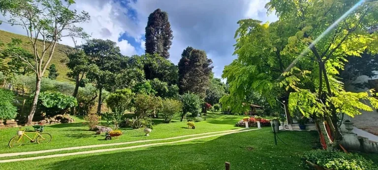 Imagem Refúgio de montanha com rio privativo e arquitetura autoral em Gonçalves
