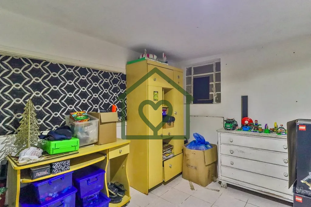 Imagem Bem-vindo a esta encantadora casa à venda em Porto Alegre, situada no coração do bairro Santo Ant...