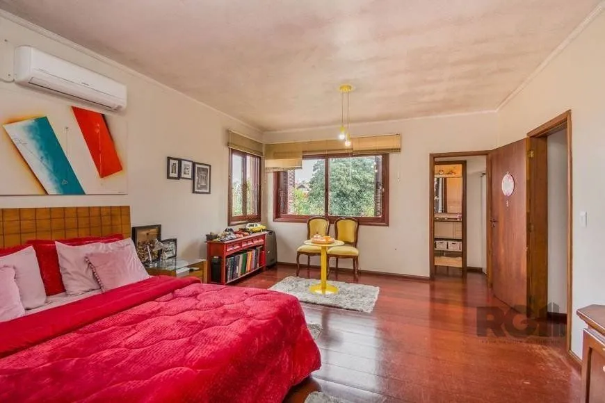 Imagem Casa 279m² - 4 dormitórios, 3 vagas no bairro Santa Tereza