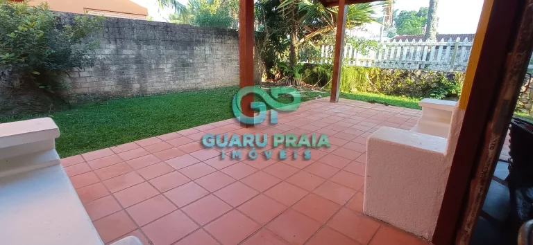 Imagem Casa ampla, térrea, 3 dormitórios sendo 2 suítes, sala para 2 ambientes com lareira, lavabo, cozinha, área de serviço, despensa