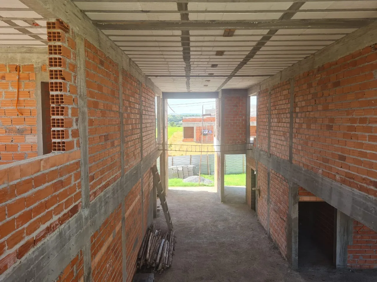 Imagem Casa em Construção no Condomínio Fazenda Alta Vista - 752m² de Área Construída e 6 Suítes