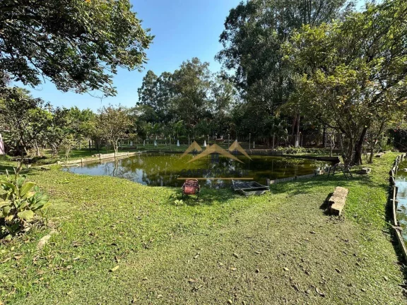 Imagem Chácara com 3 dormitórios à venda, 4000 m² por R$ 750.000,00 - Bairro Congonhal - Tatuí/SP