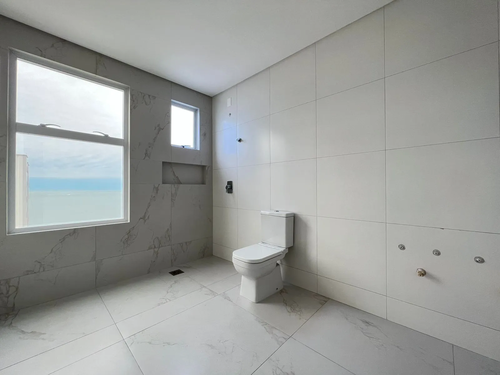 Imagem Apartamento com vista para o mar à venda com 197m2 por R$ 4.290.000,00