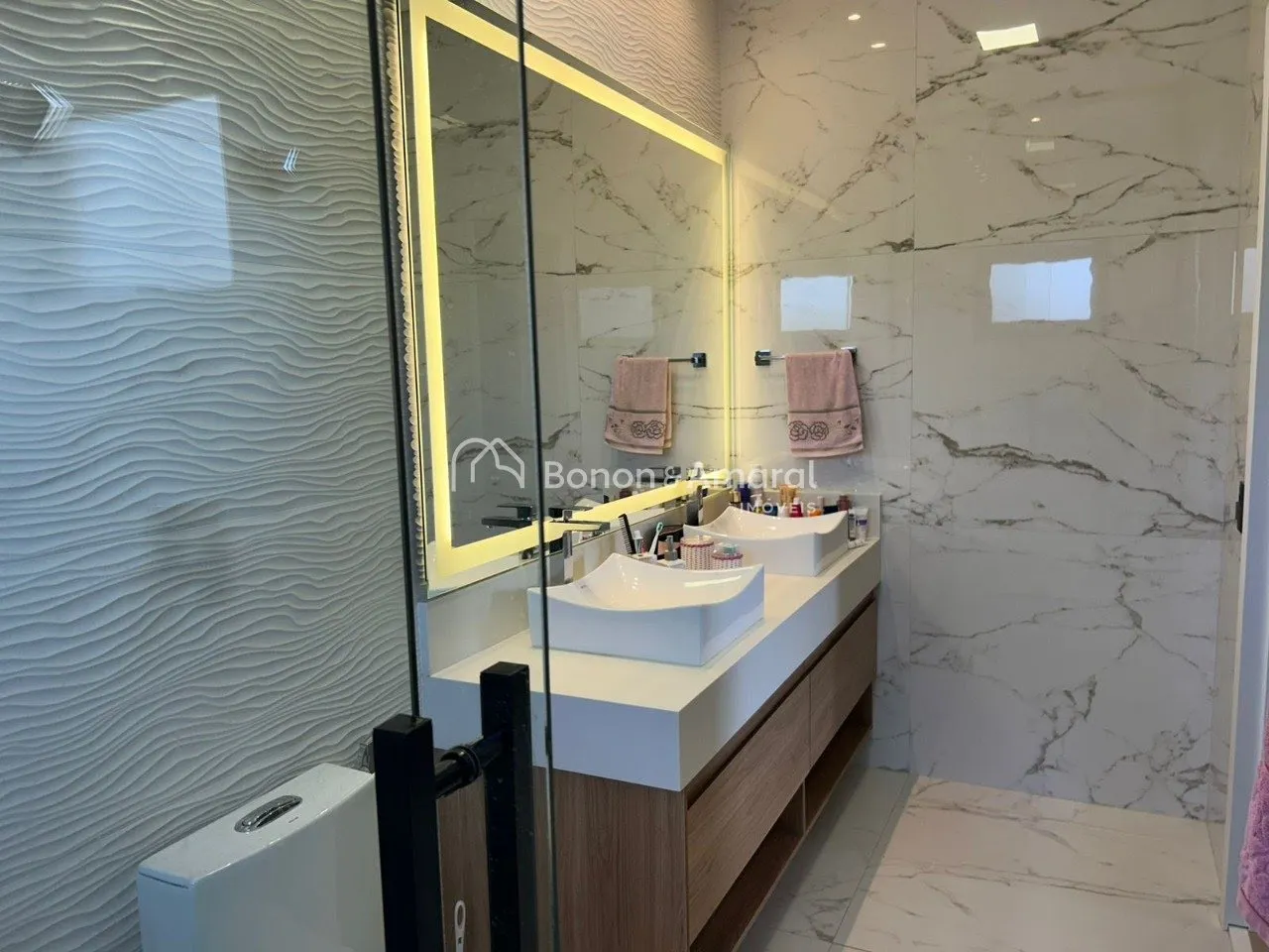 Imagem Sobrado à venda com 03 quartos por R$ 2690.000,00 no Condomínio Santorini bairro Parque Brasil 500, em Paulínia