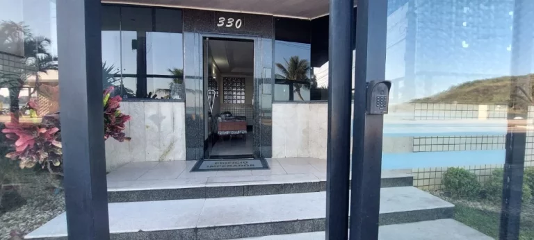 Imagem VENDO UMA LINDA COBERTURACOM 4 QUARTOS 2 SUÍTES DE FRENTE PARA A PRAIA.