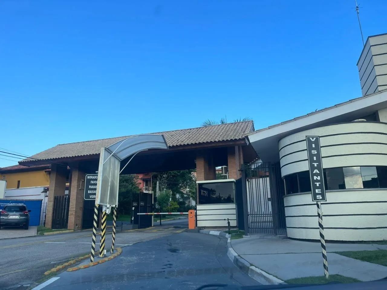 Imagem "Ampla Residência com 6 Dormitórios no Condomínio Residencial Isaura"