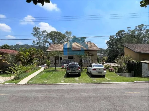 Imagem Casa à venda, linda, confortável e lazer na Granja Viana!