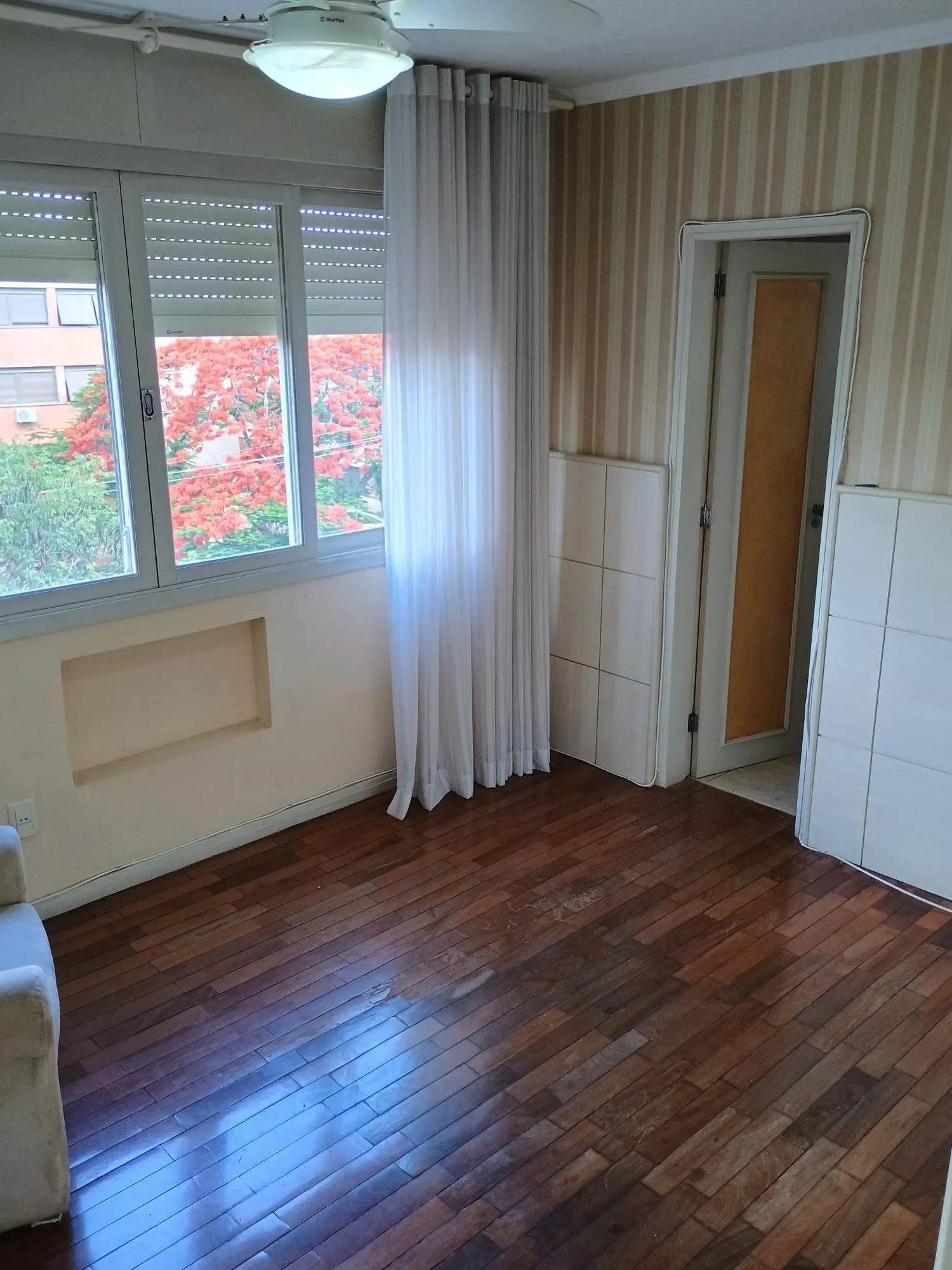 Imagem Apartamento com 03 quartos e 01 vaga à Venda no Bairro Rio Branco, Porto Alegre