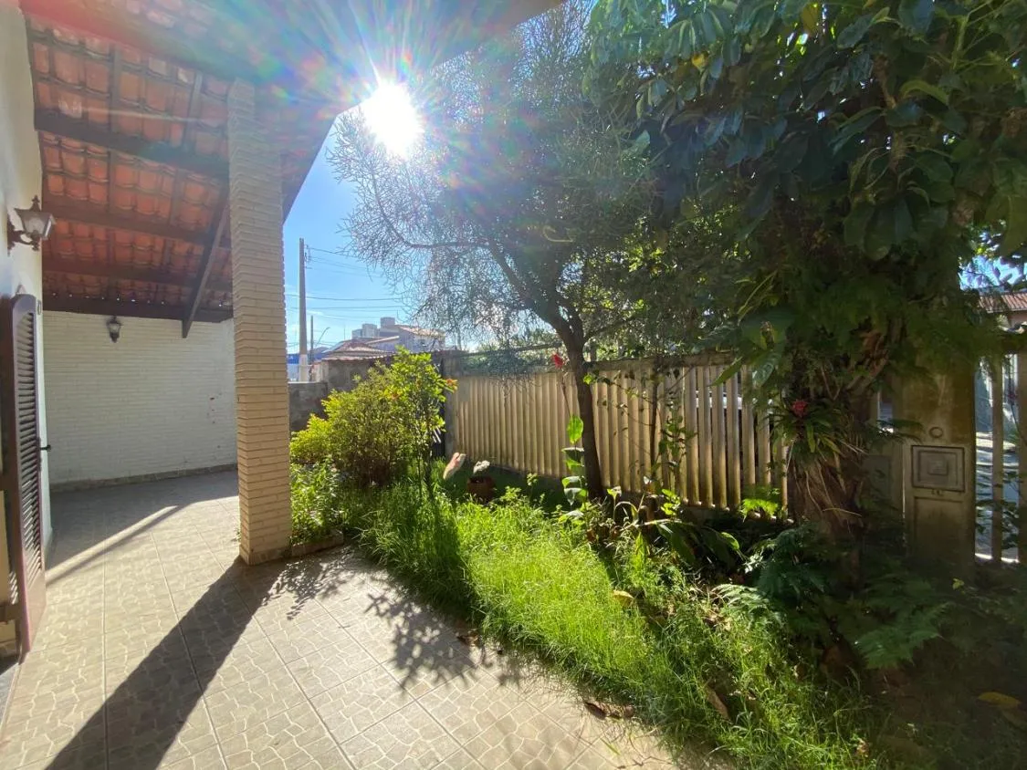 Imagem CASA COM EDÍCULA, 3 DORMITÓRIOS SENDO 1 SUÍTE PARA LOCAÇÃO NO CENTRO DE ITANHAÉM