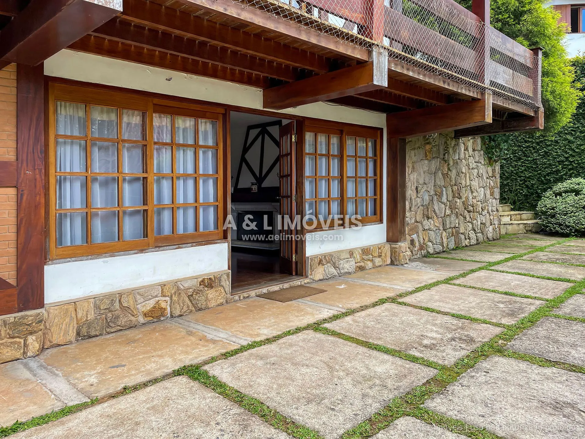 Imagem Casa com 4 dormitórios e 2 suítes na Vila Capivari, Campos do Jordão
