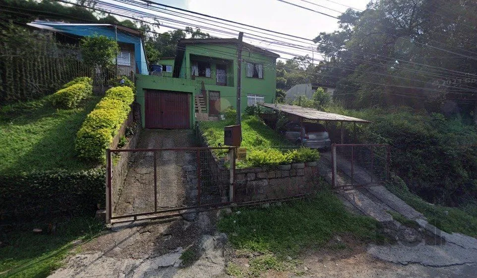 Imagem Casa 280m² - 5 dormitórios, 4 banheiros, 2 vagas no bairro Cascata