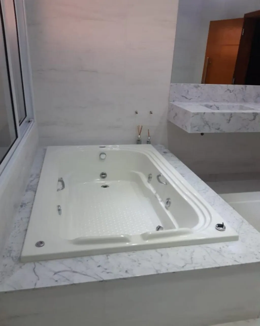 Imagem Sobrado em Condomínio para Venda em Votorantim / SP no bairro Alphaville Nova Esplanada