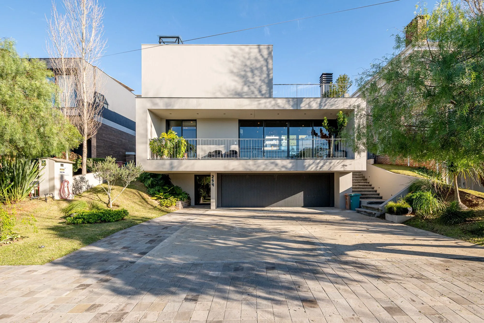 Imagem Casa ampla e aconchegante no Alphaville com piscina e segurança 24h