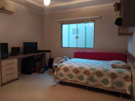 Imagem Casa alto padrão a venda no condomínio vale dos Cristais Macaé RJ.