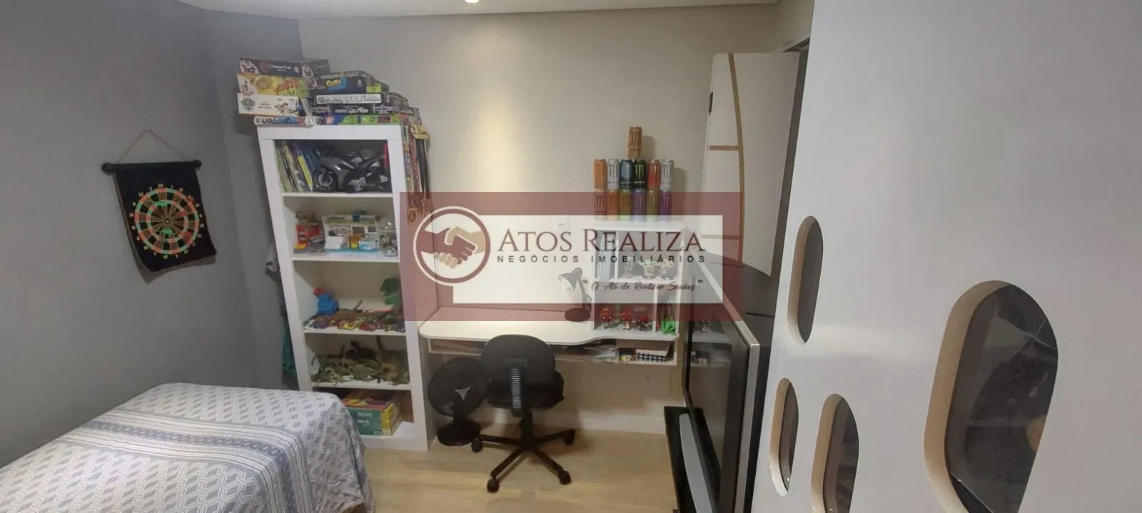 Imagem Vendo lindo sobrado em valor de Oportunidade, com 3 dormitórios sendo 1 suíte, eescritório, 2 vagas, sacada envidraçada e Jardim de inverno.