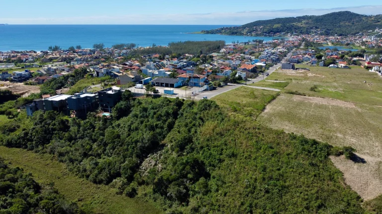 Imagem Terreno à venda em Garopaba-SC, bairro Ferraz, 810m² de área - Oportunidade única!