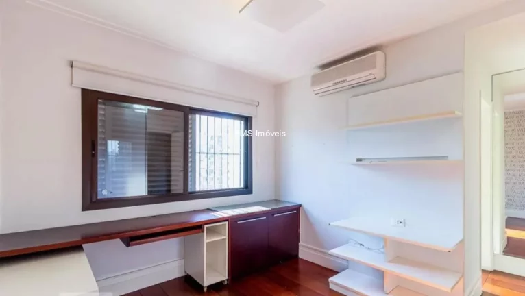 Imagem Imperdível! Apartamento de Luxo em Moema, São Paulo-SP: 3 quartos, 3 suítes, 3 banheiros, 4 vagas de garagem, 230m² de área