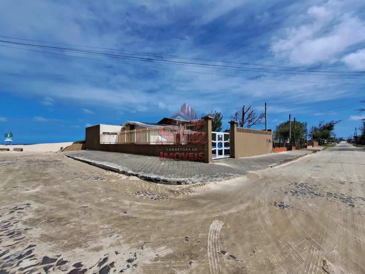 Imagem C127 |Casa 4 dormitórios com piscina aquecida a 30m do mar