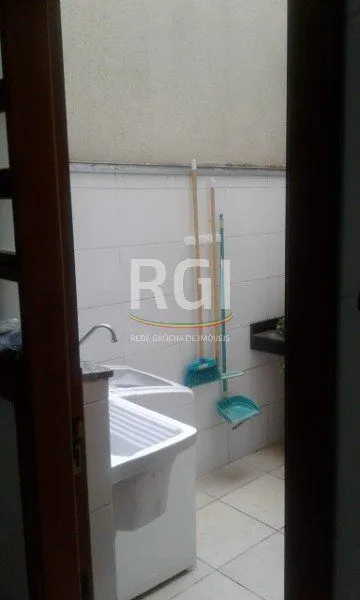 Imagem Casa Condominio para Venda - 77.6m², 2 dormitórios, 1 vaga - Partenon