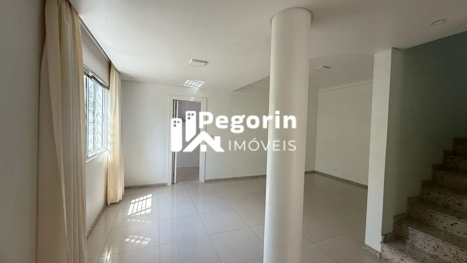 Imagem Sobrado Triplex 04 quartos sendo 02 suítes 200M²